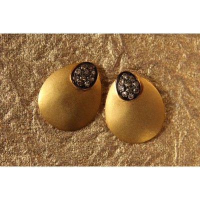 Gold Earstuds with Diamonds in Oxidised Setting